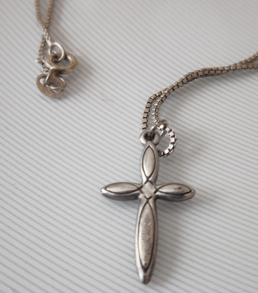 Sterling silver cross pendant necklace